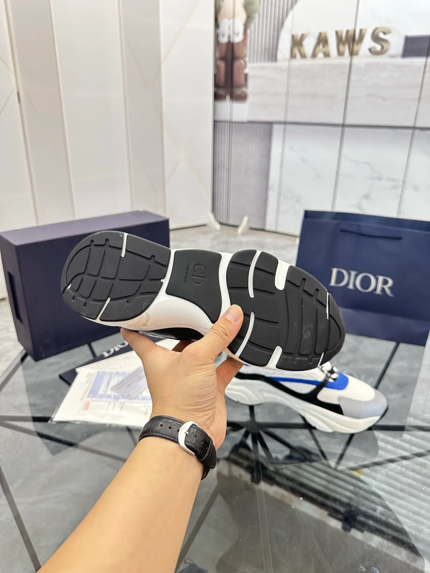 Men's shoes: 💰P460¥ Ready in Guangzhou, fully packaged Product trademark: Dior* "Dior*" low-top casual shoes Regular size: 38-46 (can be customized to 47) B22 Product materials: imported cowhide leather upper spliced ​​with original fabric, breathable lining, original outsole. Number: 920